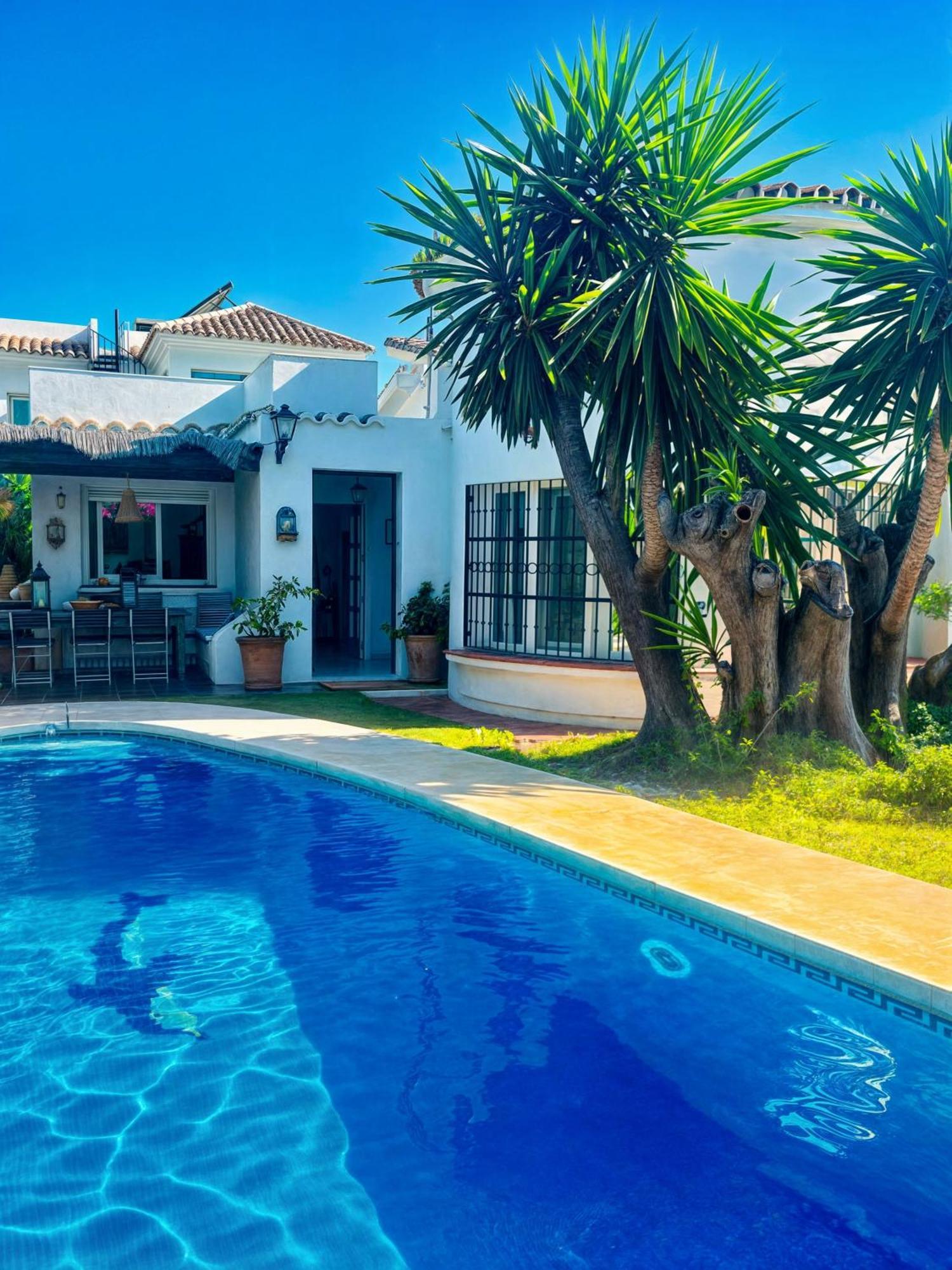 Villa Alfredo - Private Pool Next To The Beach Estepona Eksteriør billede